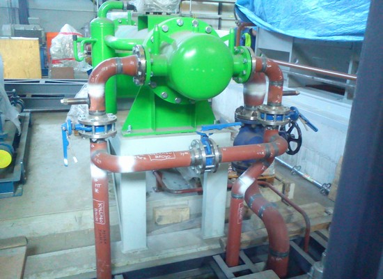 Connect pipe to condenser seal steam of a turbine